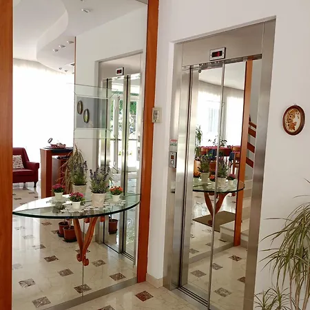 Rossella Hotel 2*