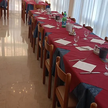 Rossella Hotel 2*