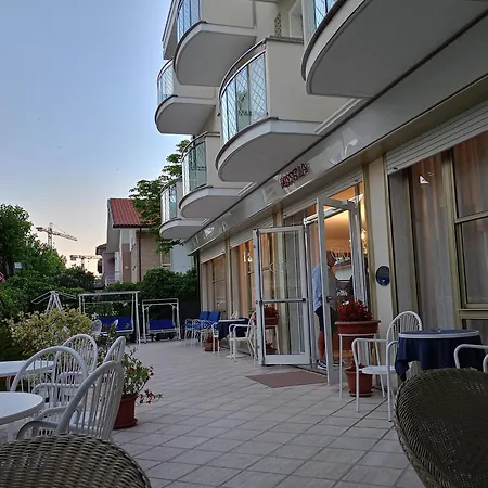 Rossella Hotel 2*