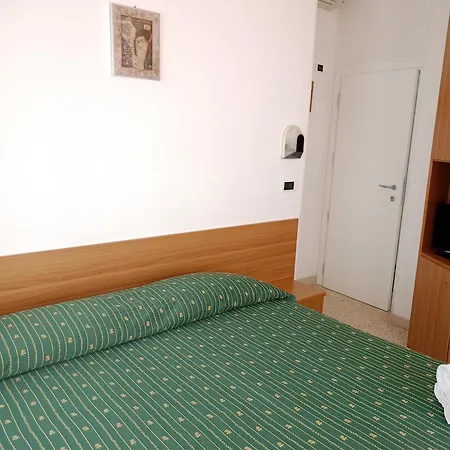 Отель Rossella Риччоне