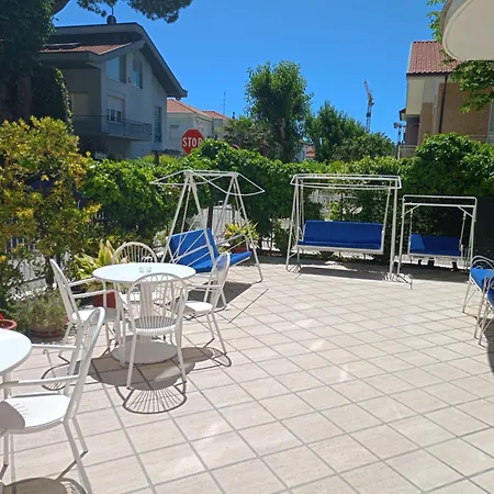 Rossella فندق ريتشيوني