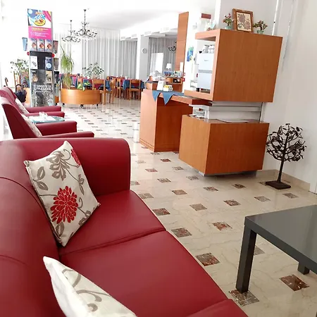 Отель Rossella Риччоне