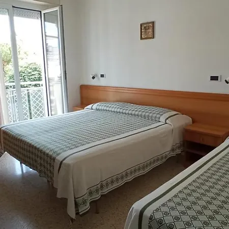Otel Rossella 2*