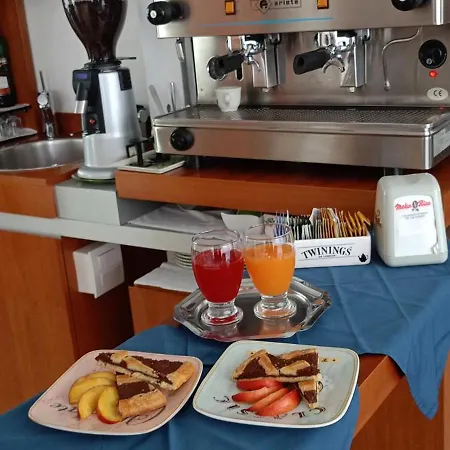 Отель Rossella 2*