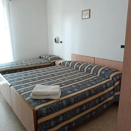 Rossella Отель Риччоне