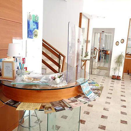 Отель Rossella Риччоне