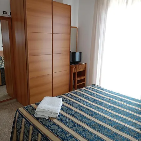Otel Rossella 2*