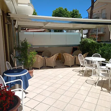 Otel Rossella 2*