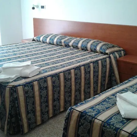 Otel Rossella 2*