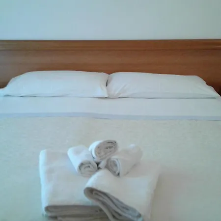 Отель Rossella Риччоне