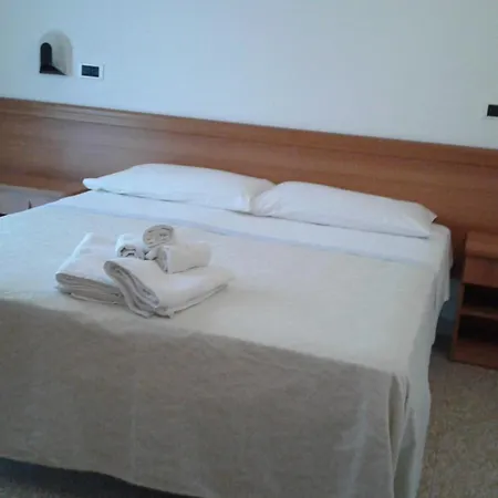 Отель Rossella Риччоне