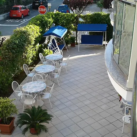 Rossella Hotel 2*