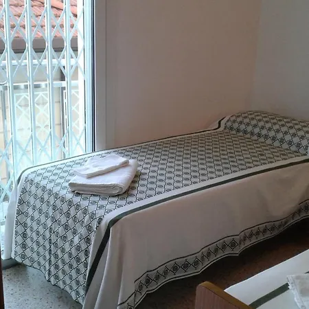 Otel Rossella 2*